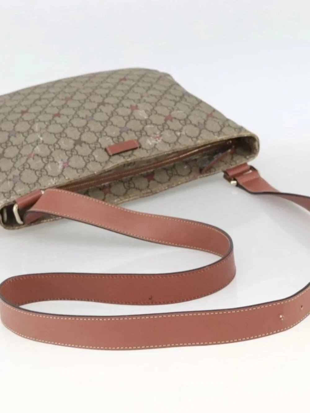Gucci brand	gucci color	beige